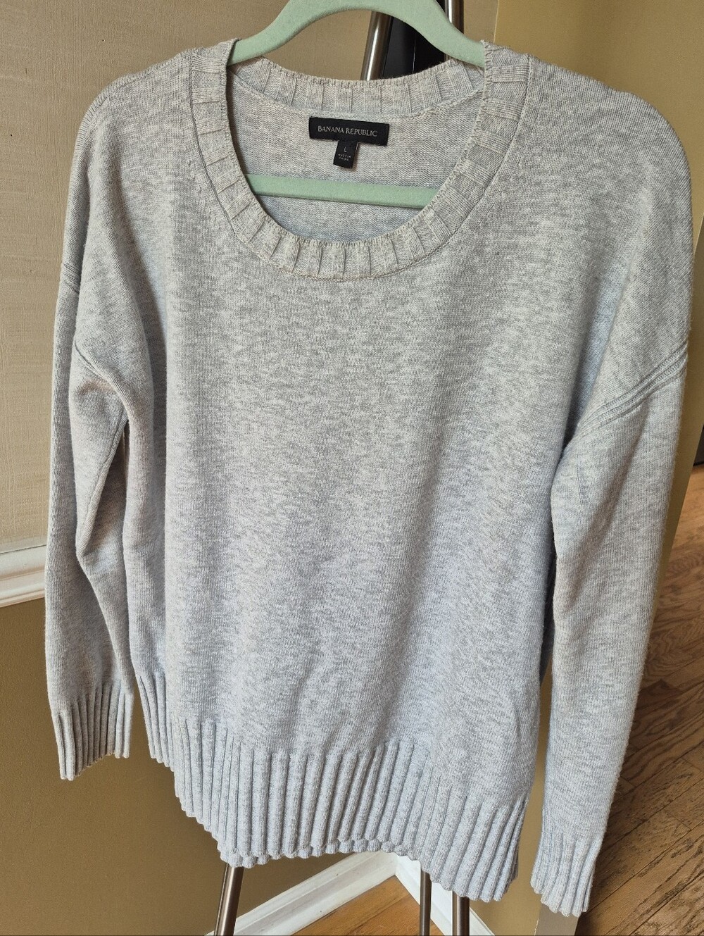 Banana Republic Gray Ribbed Crew Neck Sweater Size L